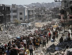 Hampir Sepekan Dibombardir Israel, Ribuan Warga Gaza Angkat Kaki