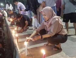 Aksi Protes Bupati Pati, Warga Nyalakan 1.000 Lilin Menghilangnya Sadewo