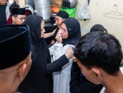 Puan Maharani Takziah ke Rumah Affan Kurniawan, Peluk Ibu Korban Sambil Menangis