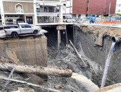 Detik detik Sinkhole Raksasa di Bangkok Muncul Jalan Ramai Tiba-tiba Amblas
