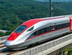 Mahfud Diminta KPK Lapor Dugaan “Mark Up” Whoosh: Agak Aneh Ini