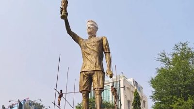 Patung Raksasa Messi