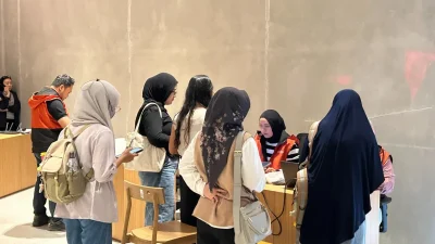 Warga Serbu Planetarium TIM