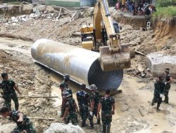 Pulihkan Akses Transportasi Pascabencana TNI Bangun Jembatan Armco di Langkat