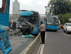 Penampakan 2 Bus Transjakarta Kecelakaan di Koridor 13 Bodi Depan Hancur