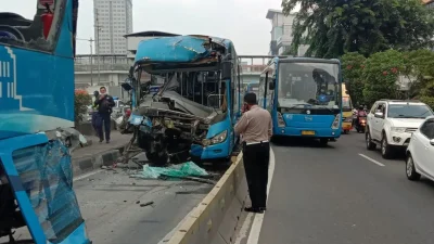 Penampakan 2 Bus Transjakarta