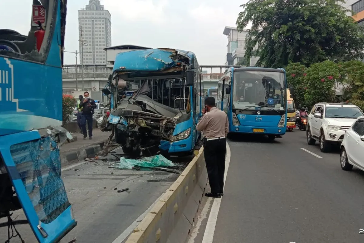 Penampakan 2 Bus Transjakarta