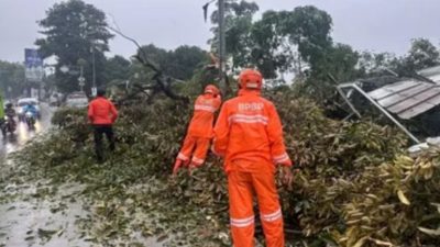 Angin Puting Beliung Terjang