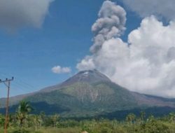 Gunung Lewotobi Meletus Lagi Kolom Abu Capai 1.800 Meter