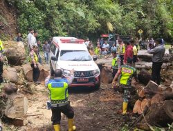 Puluhan Mobil Terjebak Longsor di Jalan Provinsi Takengon Blang Kejeren